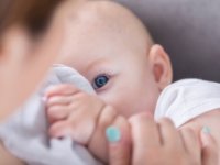 Emzirme anne ve bebekleri birçok hastalıktan koruyor