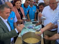 Kırşehir Ahi Evran Külliyesi'nde bin kişilik aşure dağıtıldı