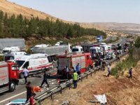 Gaziantep'teki trafik kazasında ilk belirlemelere göre 2 kişi öldü, 10 kişi yaralandı