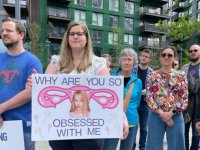 İngiltere'de kürtaj karşıtları ve yanlıları gösteri düzenledi