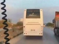 Antalya'da midibüs şoförünün ambulansa yol vermediği anlar kameraya yansıdı