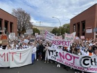 Berlin’de Charite Hastanesi’nde doktorlar grev yaptı