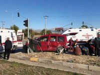 Isparta'da ambulans ile otomobilin çarpıştığı kazada bir kişi öldü, 6 kişi yaralandı