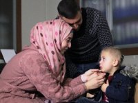 İzmir'de doğuştan işitme engelli çocuk biyonik kulakla duymaya başladı