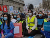 İngiltere'de kamu çalışanları ve makinistler de grev kararı aldı