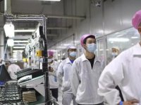 Çin'de iPhone fabrikasının işçileri, karantinayı ve ertelenen ödemeleri protesto etti