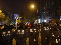 Pekin'deki Kovid-19 protestosunda, hak ve özgürlük talepleri dile getirildi