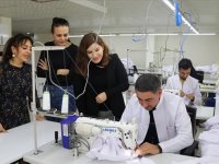 Kadın doktorların kurduğu tekstil atölyesinin geliri öğrencilere burs oluyor