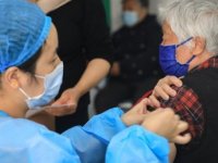 Çin, Kovid-19 stratejisinde değişim için yüzünü yaşlı nüfusun aşılanmasına çeviriyor