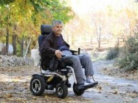 Kaş Belediyesinden akülü tekerlekli sandalye yardımı
