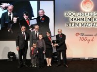 "2022 Koç Üniversitesi Rahmi M. Koç Bilim Madalyası" Prof. Dr. Bilge Yıldız'a verildi