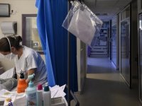 Fransa'da sağlıkta çözümsüz kalan sorunlar personeli ve hastaları yıldırdı
