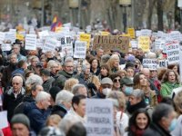 Madrid'de sağlık çalışanları, kamu sağlık hizmetlerini savunmak için gösteri yaptı