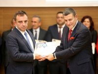 TURKOVAC'ı geliştiren Özdarendeli Kayseri'de ödül aldı: