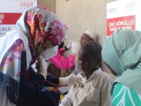 Yeryüzü Doktorları Çad'da 600 öğrenciye sağlık taraması yaptı