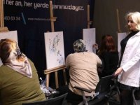 Kanser Hastaları Sanat İle Hayata Tutunuyor