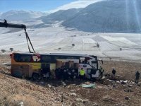 Afyonkarahisar'da yolcu otobüsü devrildi, 8 kişi öldü