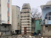 Şanlıurfa'da yıkılan cami minaresinin parçaları üzerine düşen öğretmen hayatını kaybetti