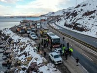 Van ve Hakkari'deki arama kurtarma ekipleri deprem bölgesine gönderiliyor