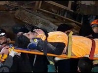 Kahramanmaraş'ta yaklaşık 25 saat enkaz altında kalan çift sağ kurtarıldı