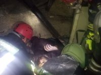 Denizli'den deprem bölgesine giden ekipler enkaz altından 10 kişiyi kurtardı