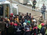 Karabük Belediyesi itfaiye ekipleri, Kahramanmaraş'ta 5 kişiyi enkazdan sağ kurtardı