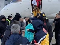 Uçak ambulanslar deprem bölgelerinden 900'ün üzerinde yaralıyı taşıdı