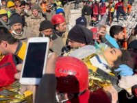 Nurdağı'nda depremin 132. saatinde bir kadın enkazdan kurtarıldı