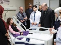 Cumhurbaşkanı Erdoğan, hastanedeki depremzedeleri ziyaret etti