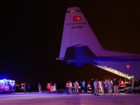 Depremlerde yaralanan 30 kişi TSK'nın kargo uçağıyla İstanbul'a getirildi