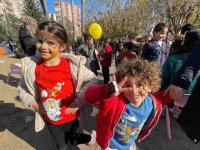 Depremden etkilenen çocuklara psikolojik destek sağlamak gerekiyor