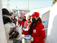 Türk Kızılay deprem bölgesinde yaraları sarıyor