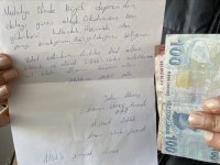 Malatya'da kaldıkları okulun eşyalarını kullanan sağlıkçılardan "duygulandıran not" ve para