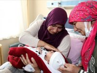 Enkazdan çıkarılan Umut bebek depremden sonra ilk kez annesiyle buluştu