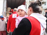 Türk Kızılayın deprem bölgesine yardımları sürüyor