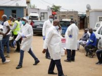 Güney Afrika'da hükümet, grevdeki sağlık çalışanlarını hasta ölümlerinden sorumlu tuttu