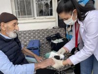 Elazığ'daki gönüllü doktor ve hemşirelerden kırsaldaki depremzedelere gezici sağlık hizmeti
