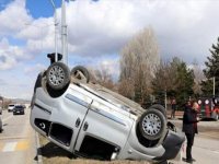 Erzurum'da hafif ticari araç ile sağlık hizmetleri aracı çarpıştı, 4 kişi yaralandı