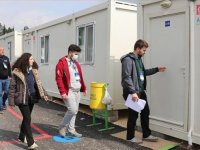 Gönüllü sağlıkçılar Adıyaman'da depremin yaralarını sarıyor