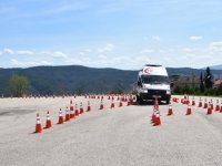 Karabük'te ambulans ekiplerine ileri sürüş teknikleri eğitimi verildi