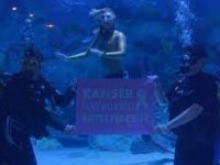İstanbul'da kalp ve kanser hastalığı farkındalığı için akvaryumda dalış yapıldı