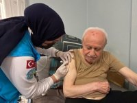 İstanbul'da evinden çıkamayanlara ücretsiz zatürre aşısı hizmeti veriliyor