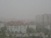 Aksaray'da fırtına ve toz taşınımı hayatı olumsu etkiledi