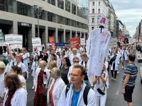 Almanya’da eczacılar ücret artışı ve bürokrasinin azaltılması için gösteri yaptı