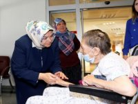 AK Parti Eskişehir Milletvekili Gürcan, bayramda hastanede yatan hastaları ziyaret etti
