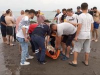 Samsun'da denizde boğulma tehlikesi geçiren çocuk hastaneye kaldırıldı