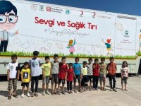 Malatya'da "Sevgi ve Sağlık Tırı"nda depremzede çocukların göz taraması yapıldı