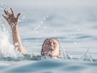 Türk Toraks Derneği, suda boğulma riskini önlemek için alınabilecek tedbirlere dikkati çekti