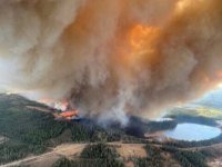 Kanada'nın Kuzeybatı Toprakları eyaletindeki yangın nedeniyle bölge sakinleri tahliye ediliyor