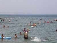 Sıcak havada deniz ve havuzlarda enfeksiyon riski
